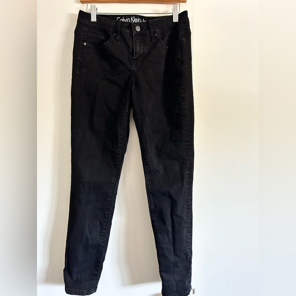 EUC size 4x30 Calvin Klein Curvy Skinny black jeans - Picture 2 of 4
